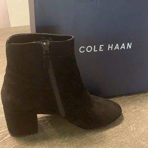 ladies size 10b Arden Grand black suede booties